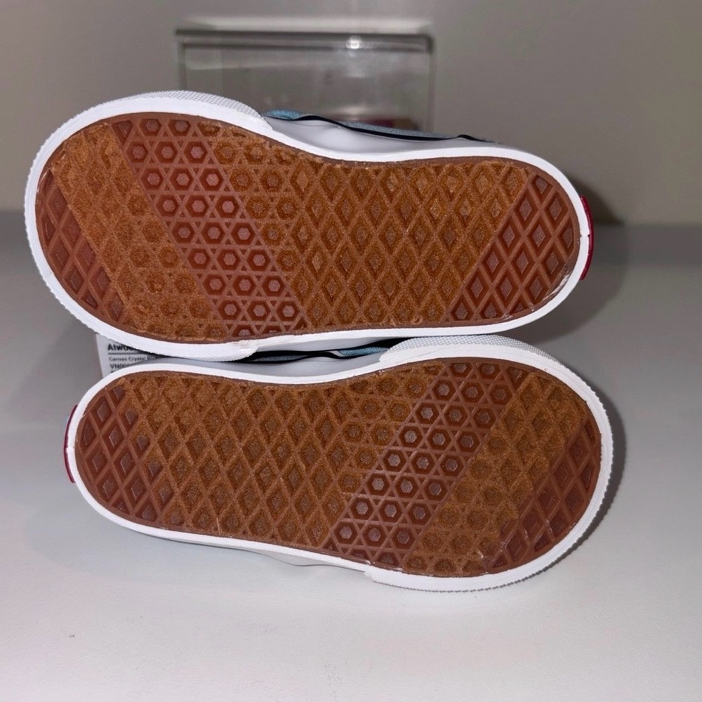 Vans Unisex Atwood Slip-on Shoe
Crystal BlueToddler Size 5 - Picture 7 of 9